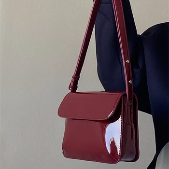 2023 Модерна дамска чанта за през рамото от лачена кожа, реколта прости обикновена дамска чанта през рамо в корейски стил, чанта за подмишниците, основните чанта