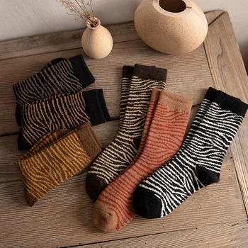 Шарени дебели вълнени чорапи дамски топли зимни модни корейски чорапи Ins Harajuku Модни индивидуалност чорапи Мартин Ботуши ретро
